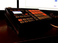 NI Maschine Mikro Mk1 Stand / Estante NI Maschine Mikro Mk1 by JLmayar