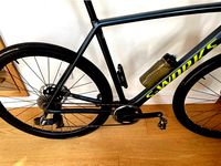 Mini-pump holder for cageless bottle mounts by NickSalter68