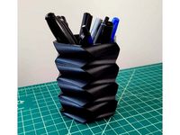 Twisty Pen Pot by kizzard